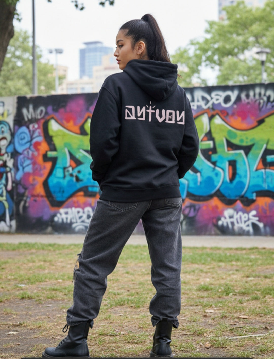 Aytvoy hoodie with pink lettering