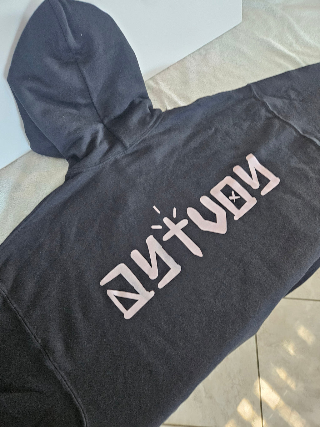 Aytvoy hoodie with pink lettering