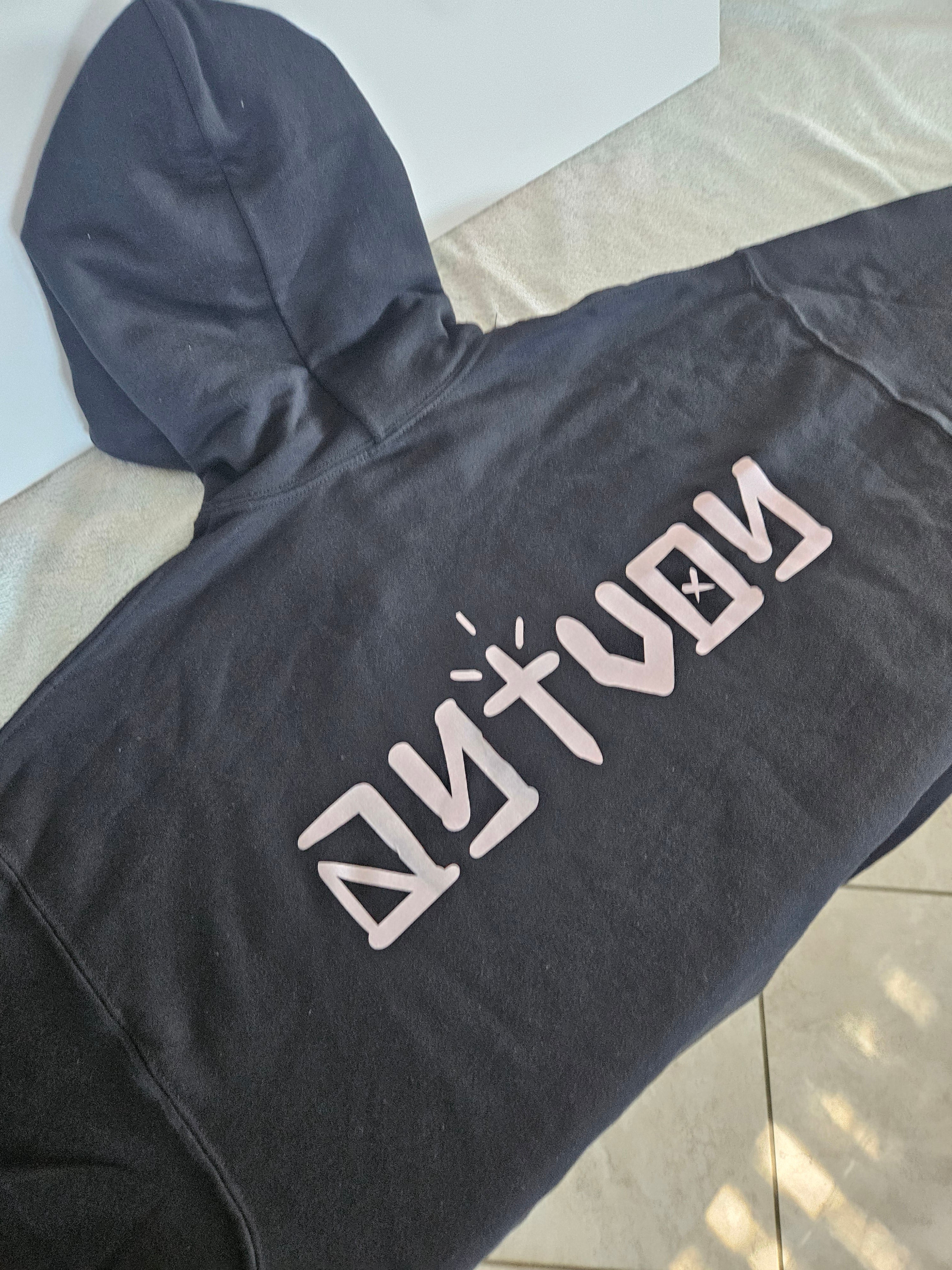 Aytvoy hoodie with pink lettering