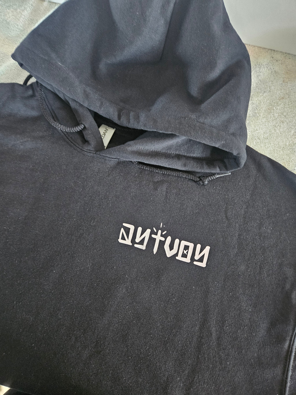 Aytvoy hoodie with pink lettering