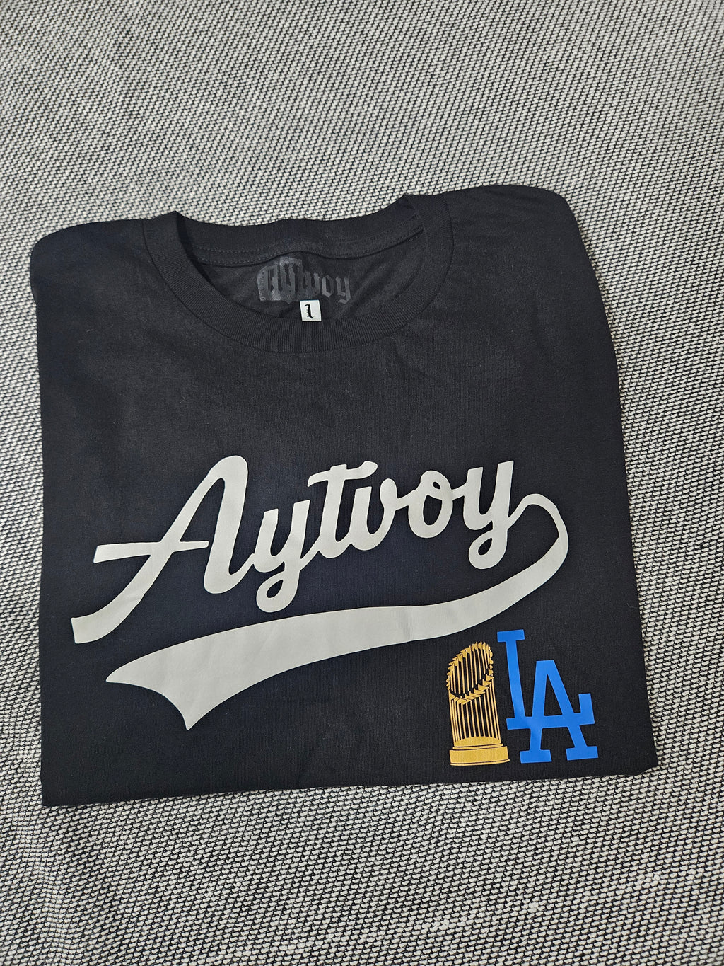 Aytvoy LA.. Last one size large