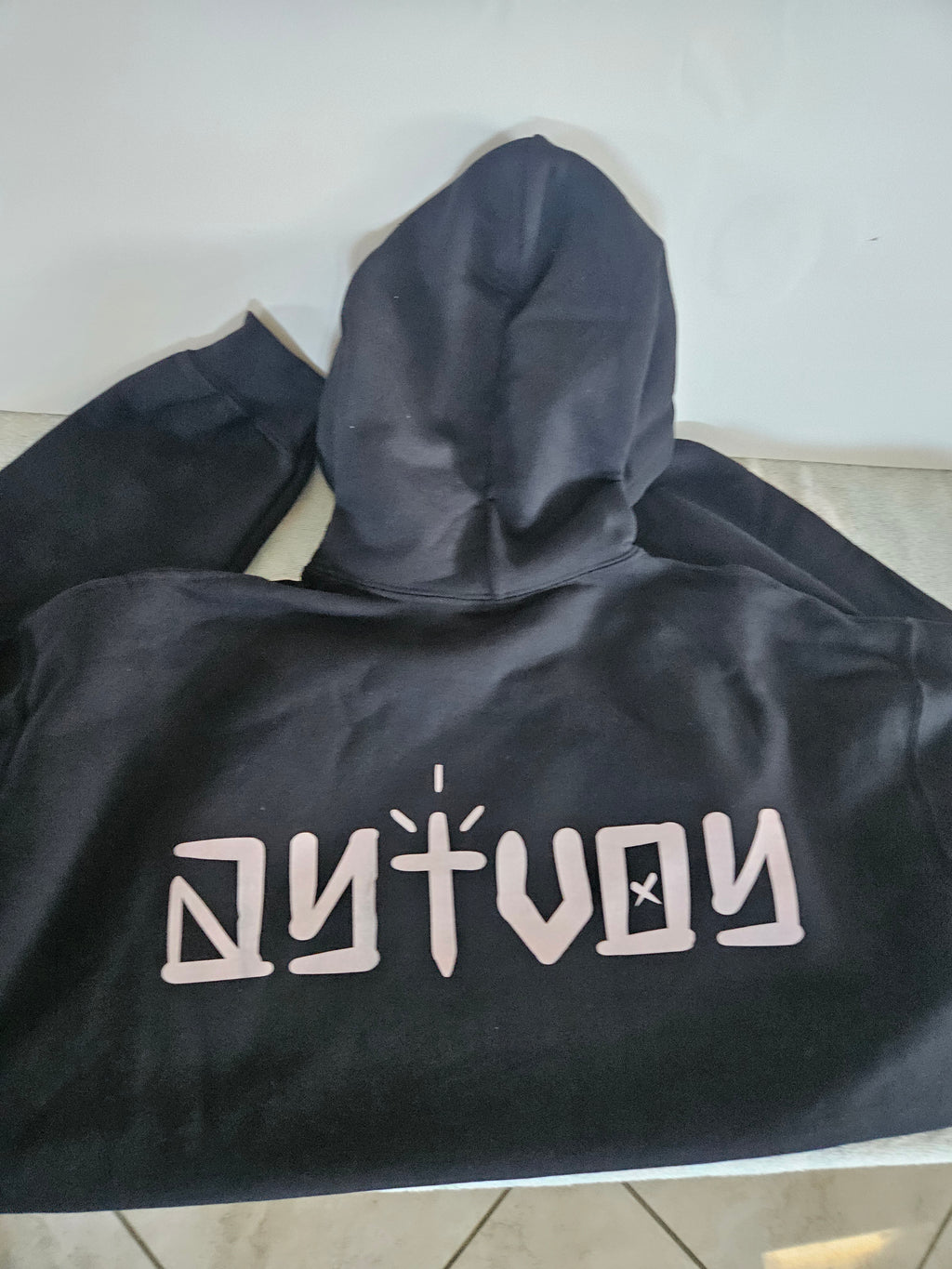 Aytvoy hoodie with pink lettering