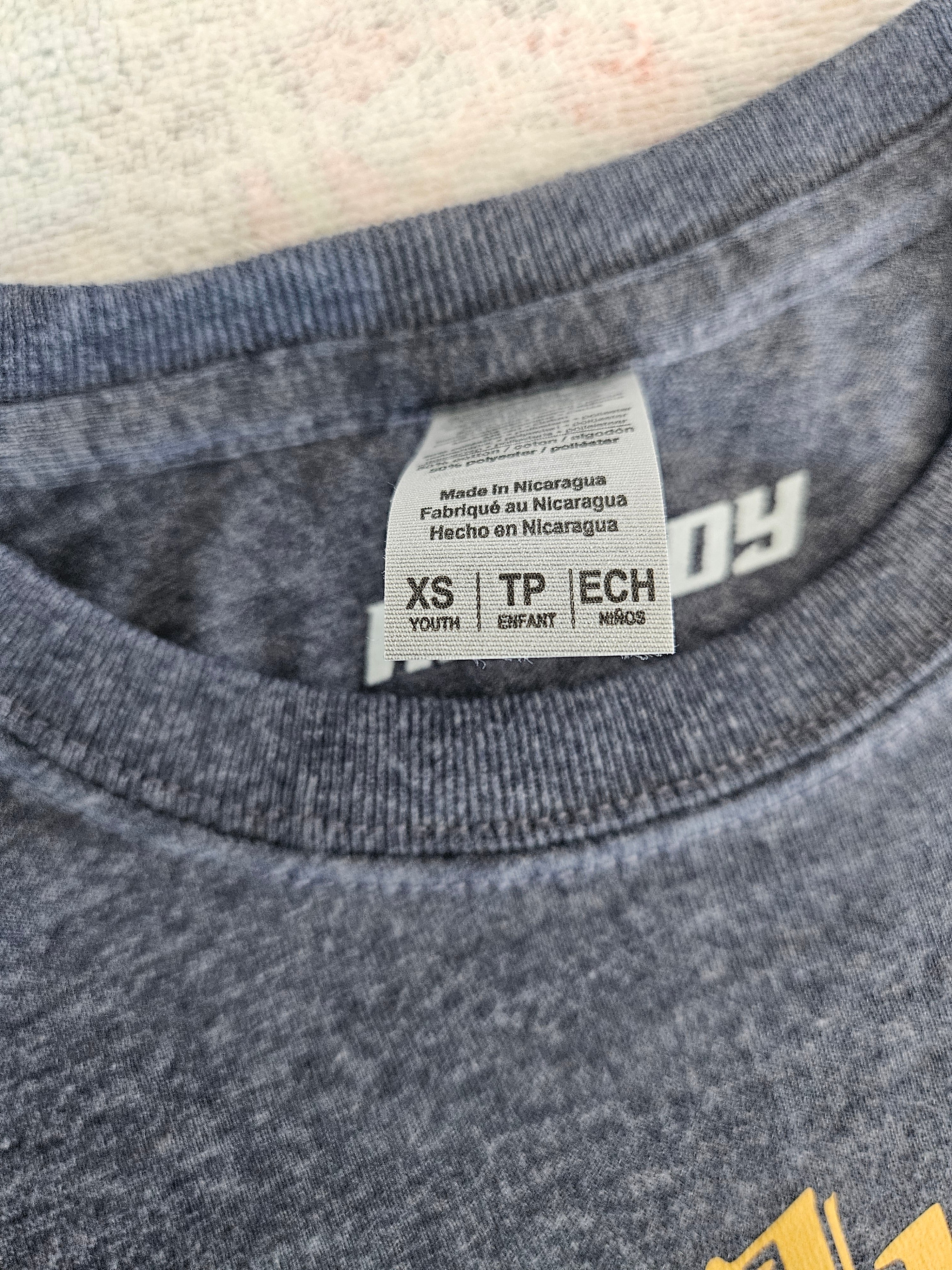 Aytvoy Kids shirt small
