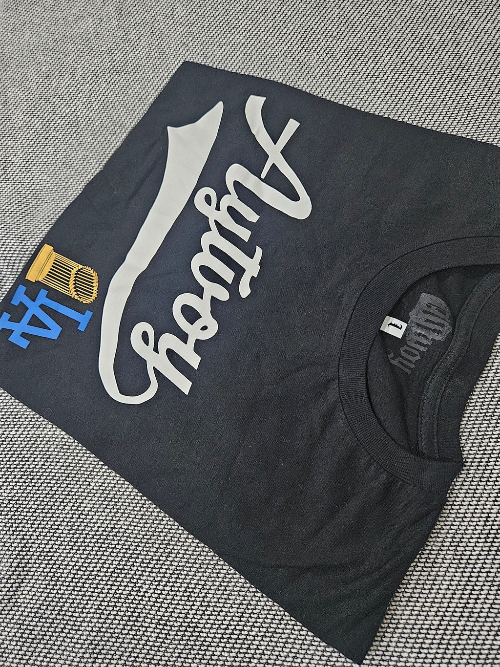 Aytvoy LA.. Last one size large