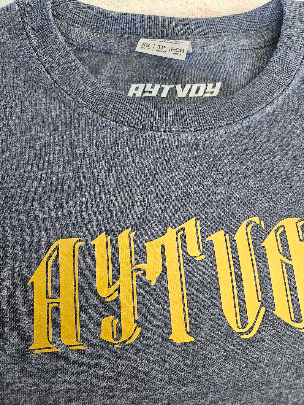Aytvoy Kids shirt small