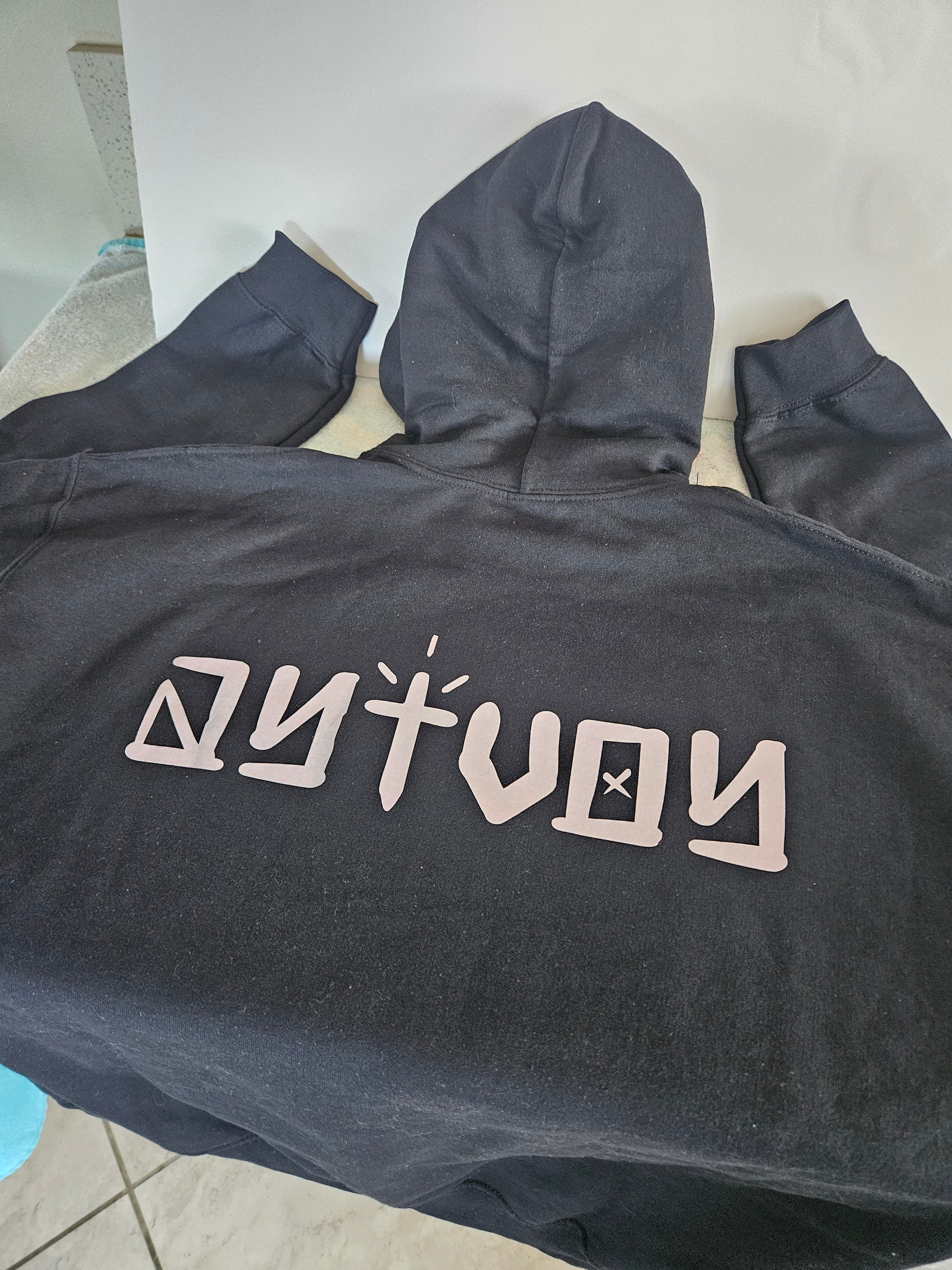 Aytvoy hoodie with pink lettering