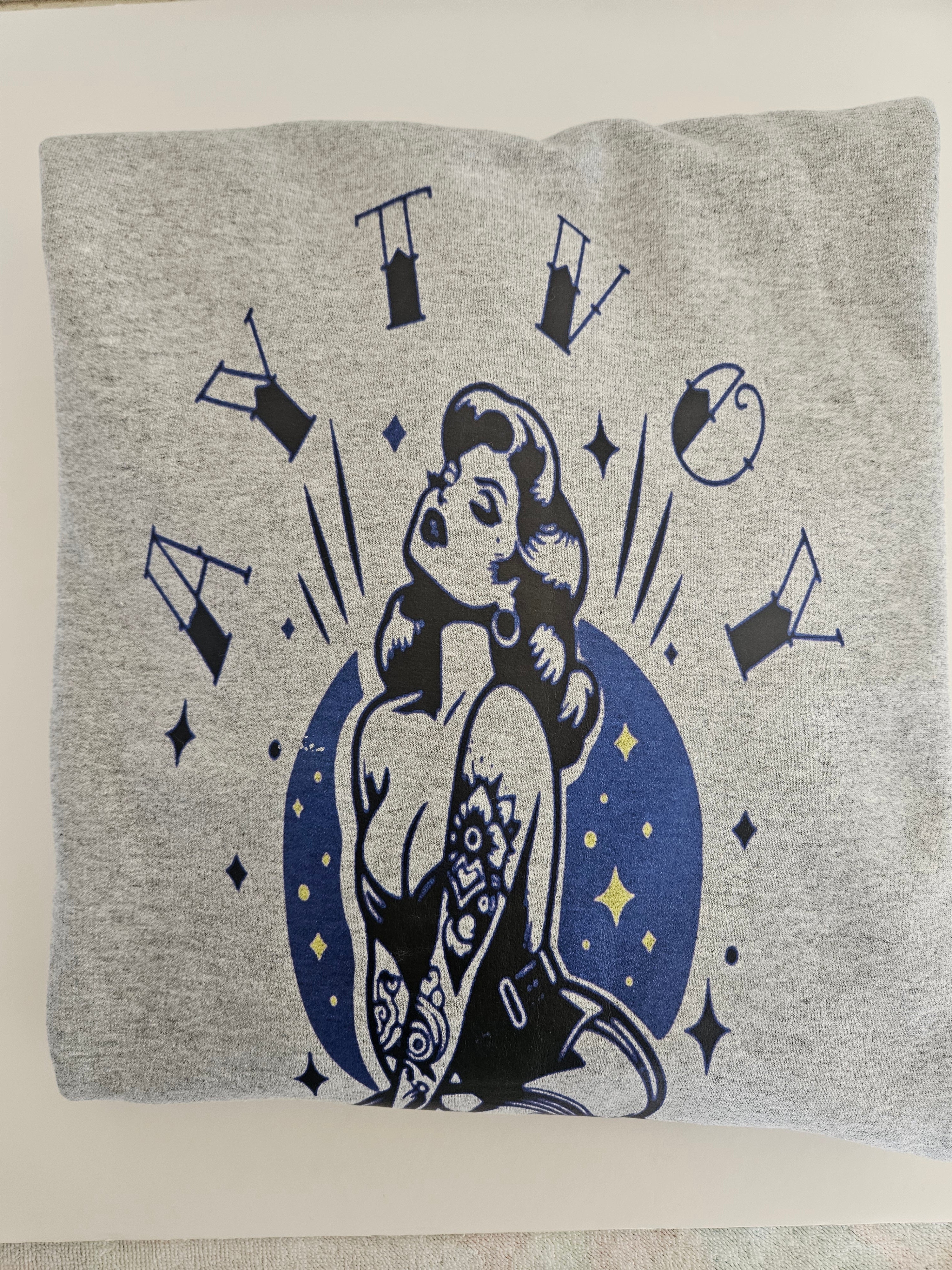 Aytvoy with pinup