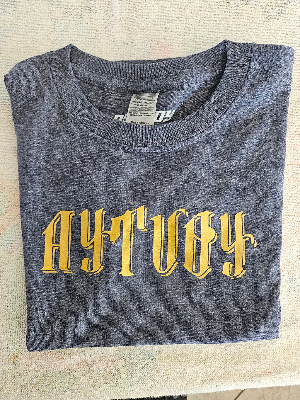 Aytvoy Kids shirt small