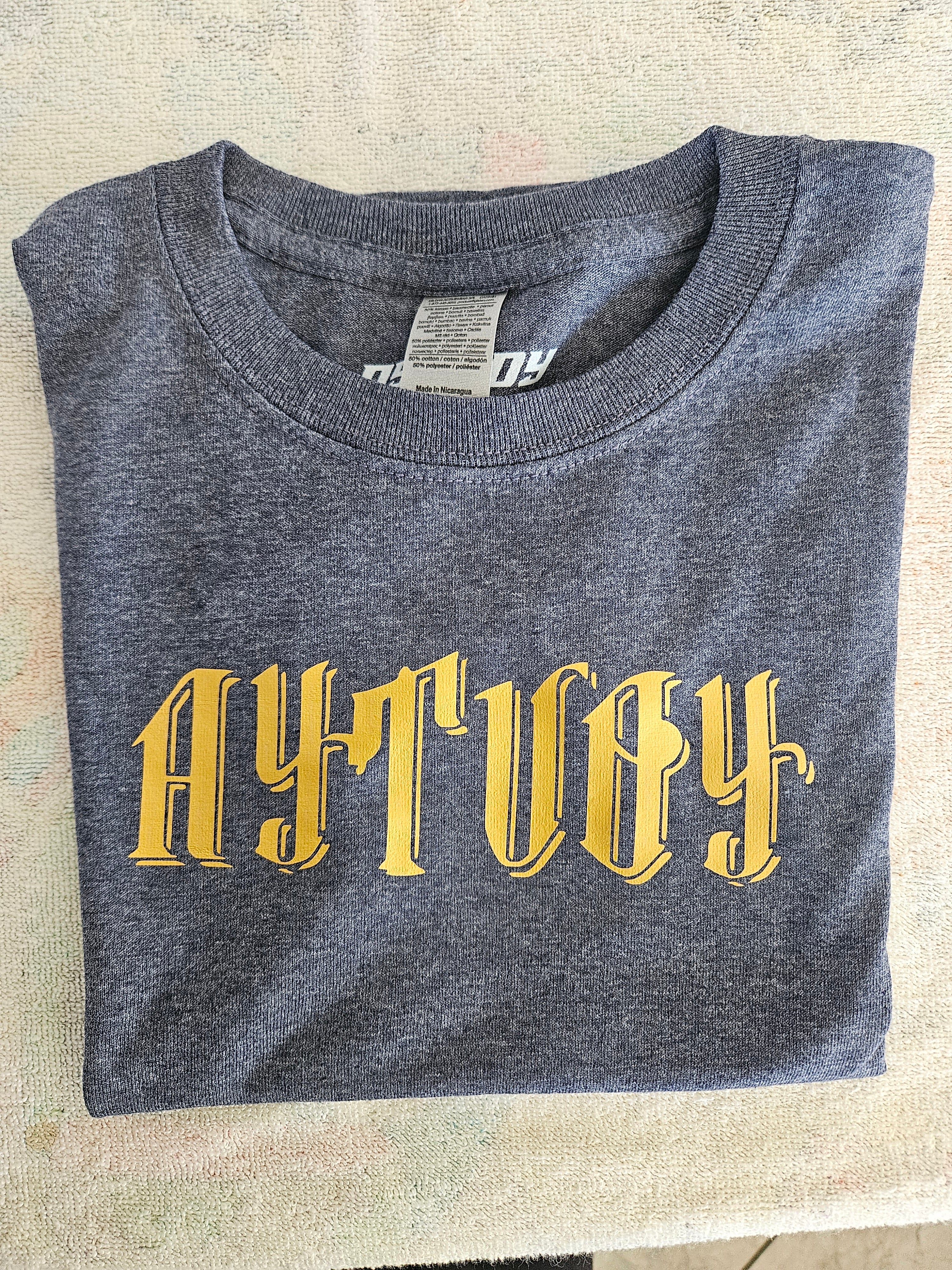 Aytvoy Kids shirt small